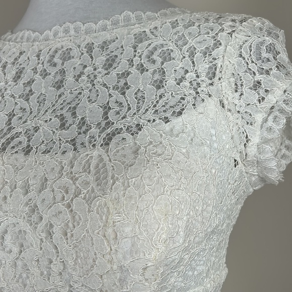 DB Studio (David’s Bridal) All Over Lace knee length dress cap sleeve in Ivory 2 - Picture 3 of 12